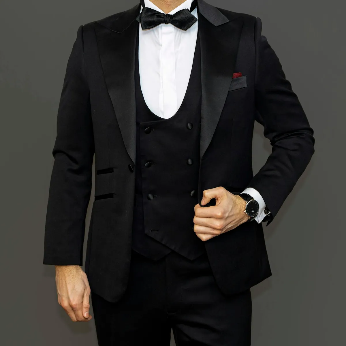 Smoking negru clasic cu papion